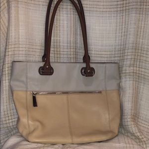 🛍Tignanello white & cream leather purse🛍